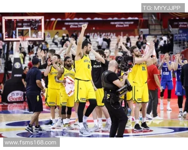 武汉篮球队在世界杯中的团队协作表现分析与启示